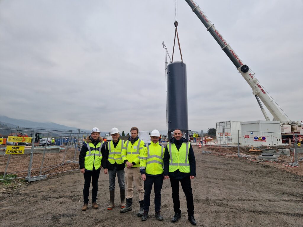 Pose de la cuve GNL Bonneville ©ATMB