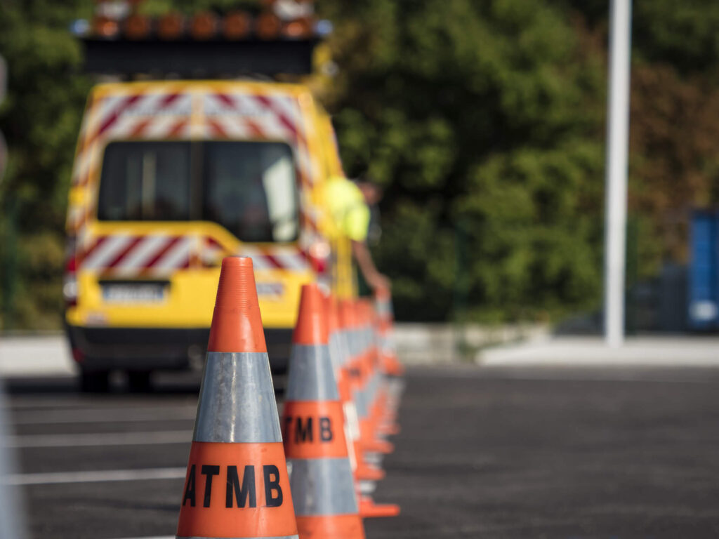 Opération de balisage -® ATMB Gilles Piel